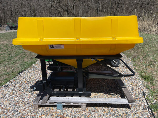 Side view of Turbo Hop 303 Pendular Spreader