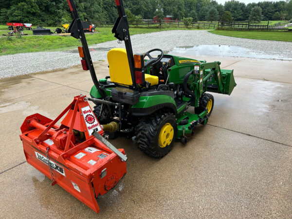 RENTAL John Deere 1025 Rear Right