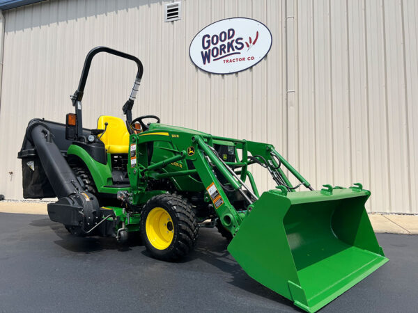 John Deere 2025R, Front Right View