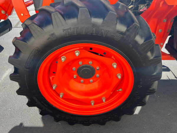 R1 Ag Tire, Front