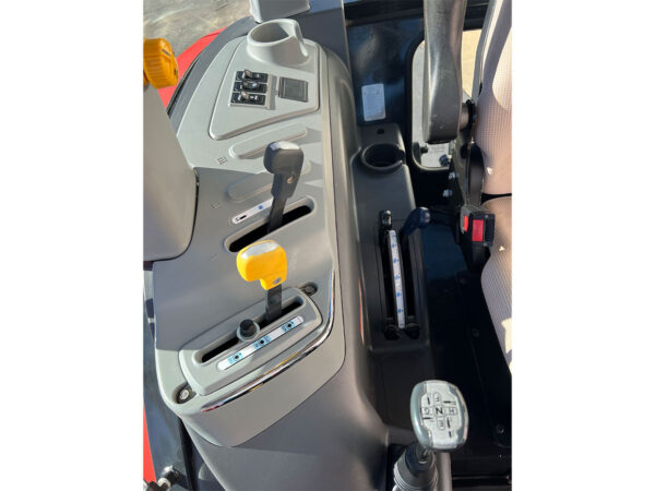 PTO and Rear Hydraulic Control Levers