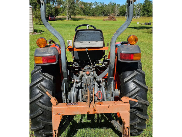 Kubota L3200, Rear 3-Point (Quick Hitch Not Included)